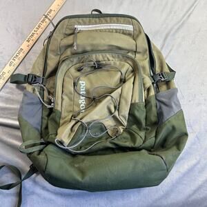 Patagonia Chacabuco 32L Backpack Two Tone Green